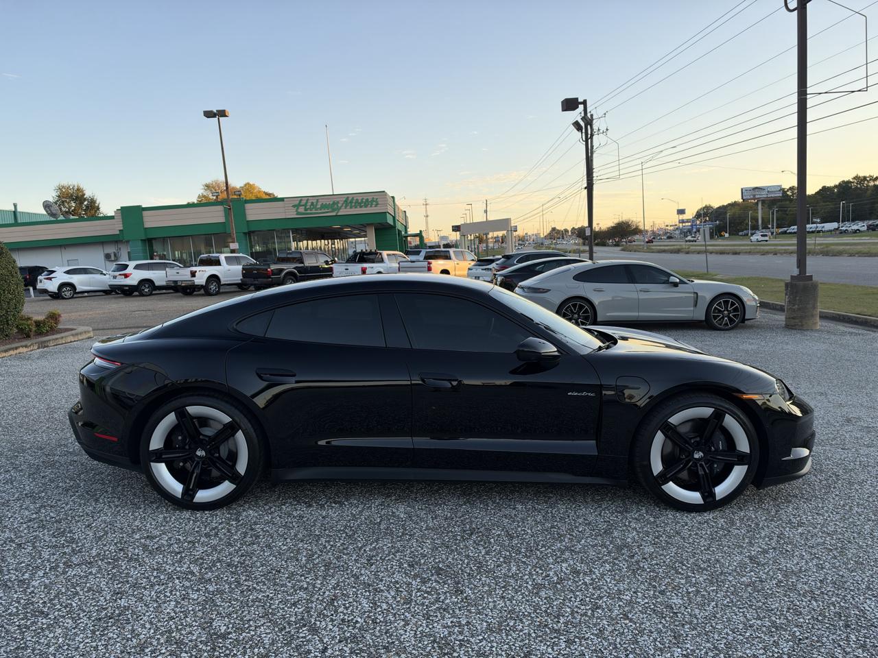 Porsche Taycan 4 AWD 2025