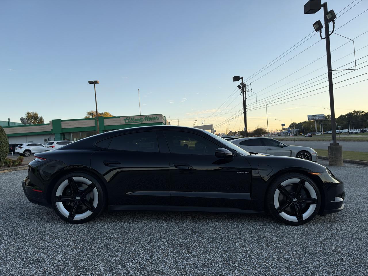 Porsche Taycan 4 AWD 2025