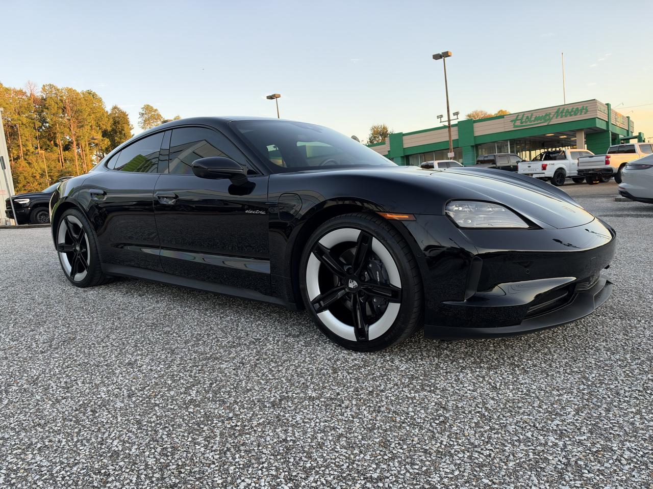 Porsche Taycan 4 AWD 2025