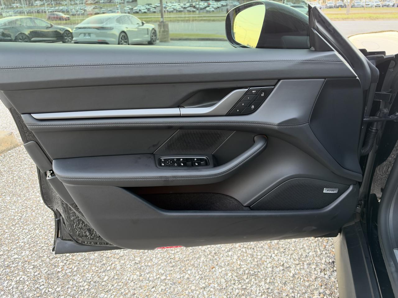Porsche Taycan 4 AWD 2025