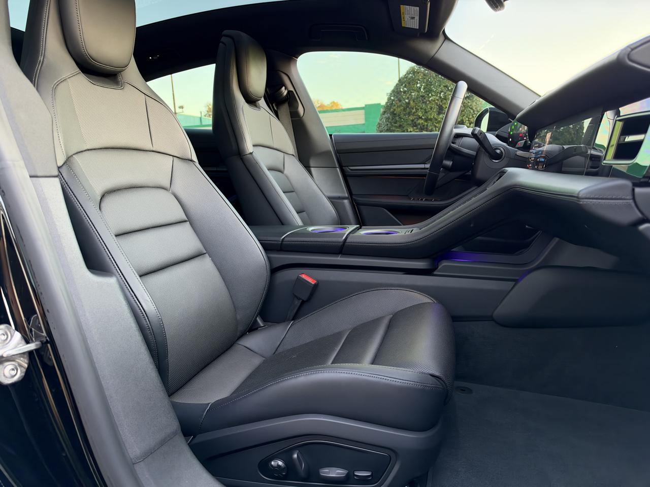 Porsche Taycan 4 AWD 2025