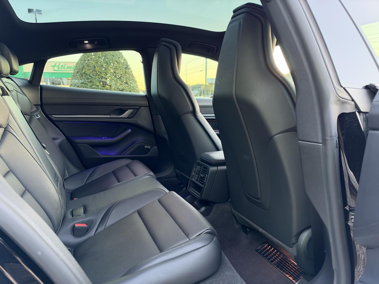Porsche Taycan 4 AWD 2025