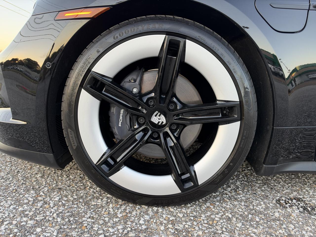 Porsche Taycan 4 AWD 2025
