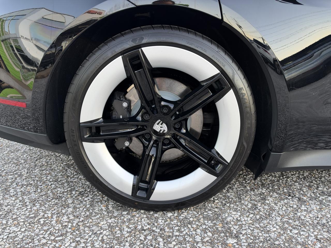 Porsche Taycan 4 AWD 2025