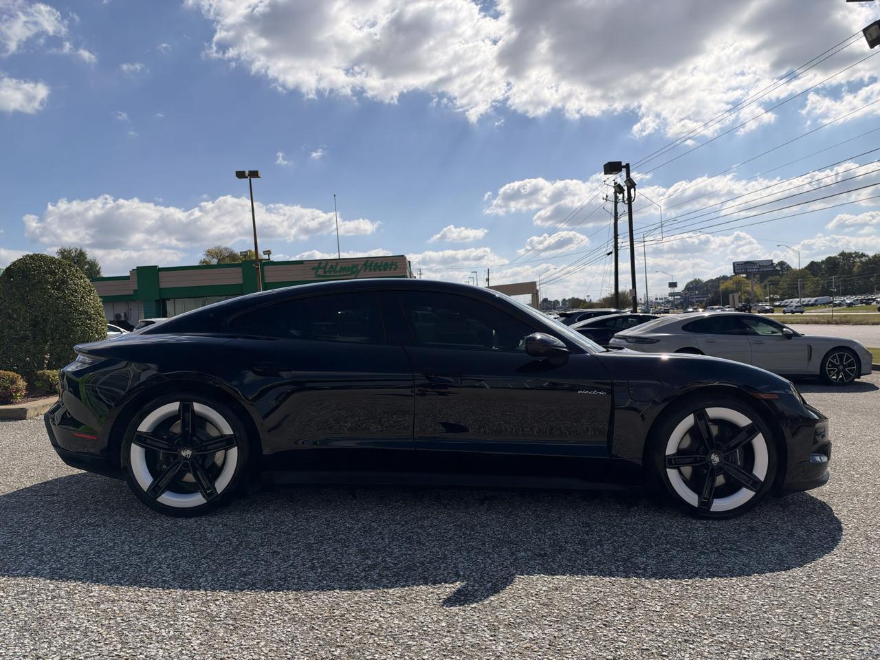 Porsche Taycan 4 AWD 2025