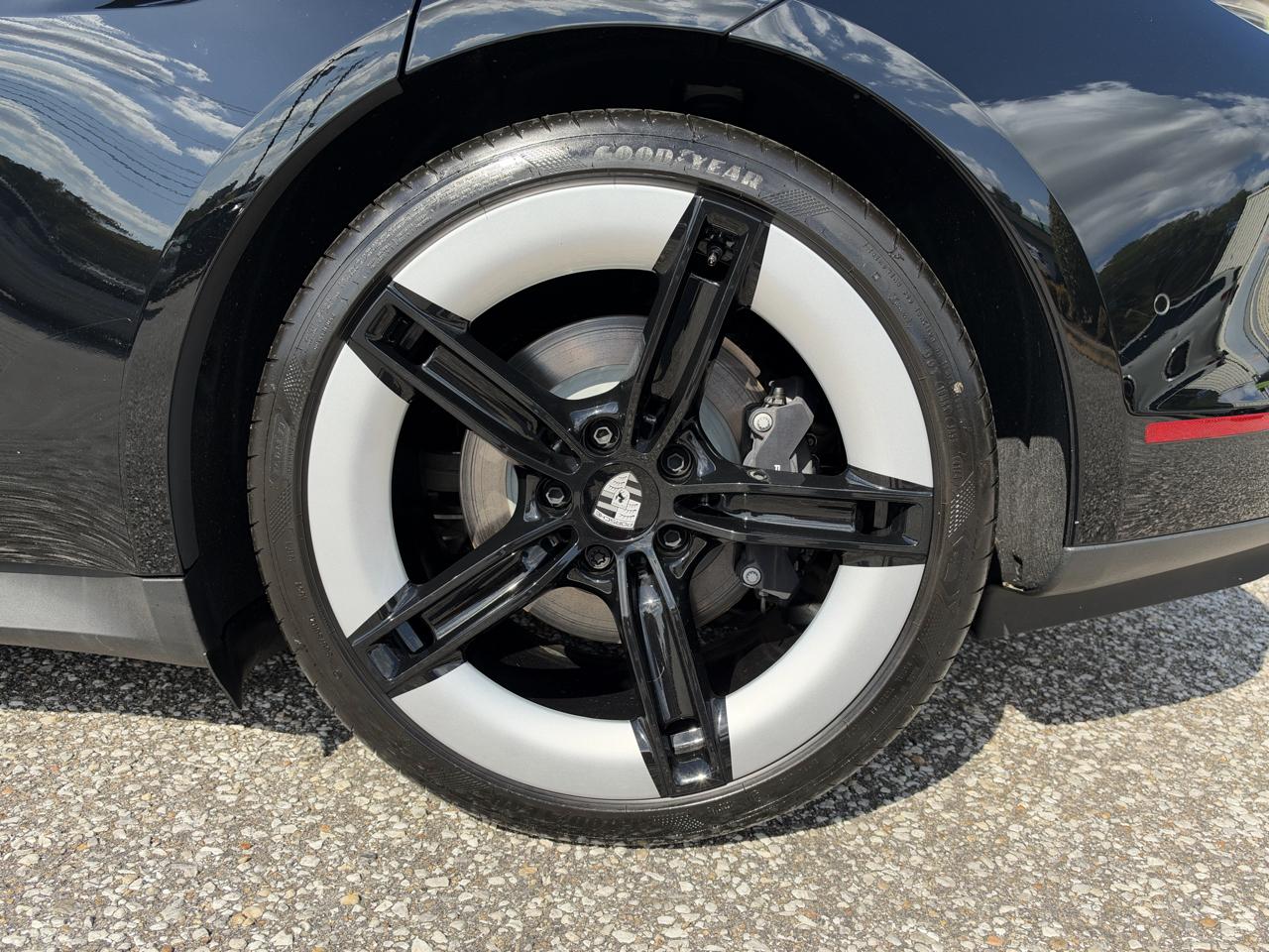 Porsche Taycan 4 AWD 2025
