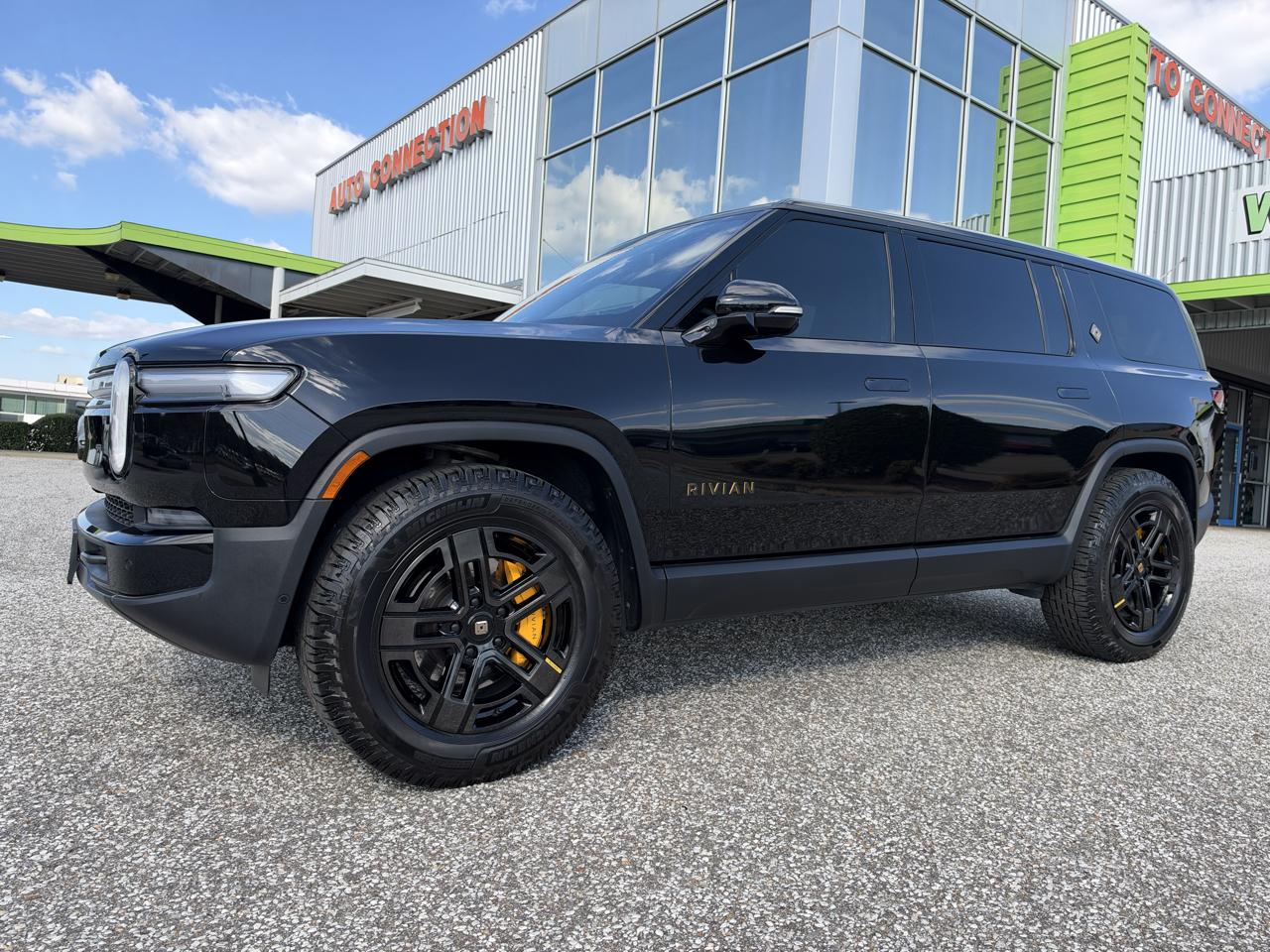 Rivian R1S Ascend Tri-Motor Max Pack 2025