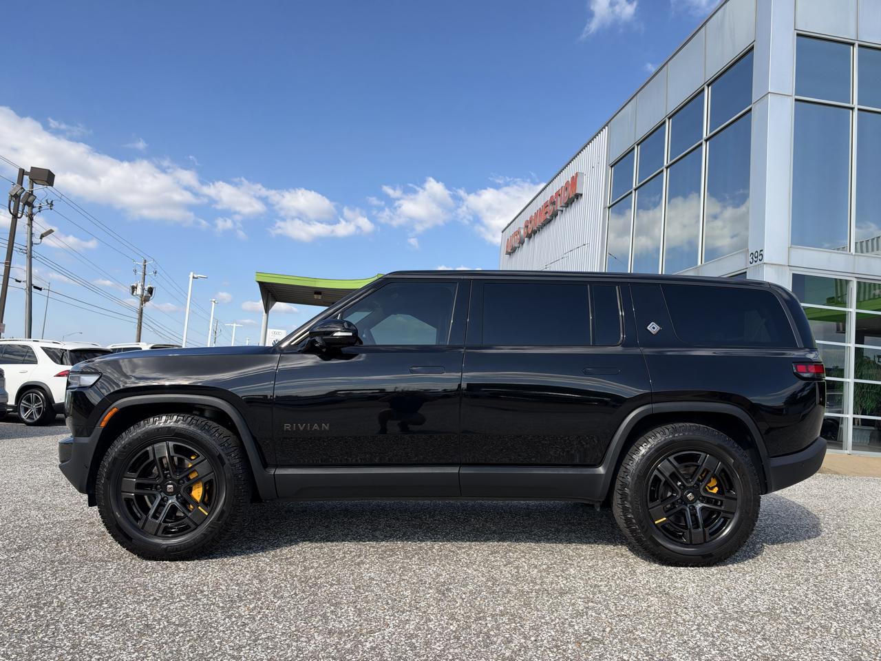 Rivian R1S Ascend Tri-Motor Max Pack 2025