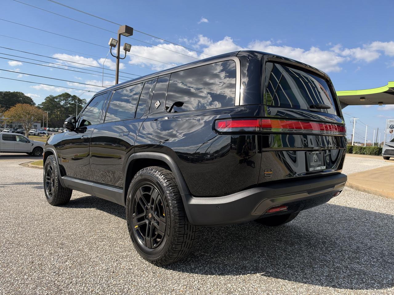 Rivian R1S Ascend Tri-Motor Max Pack 2025