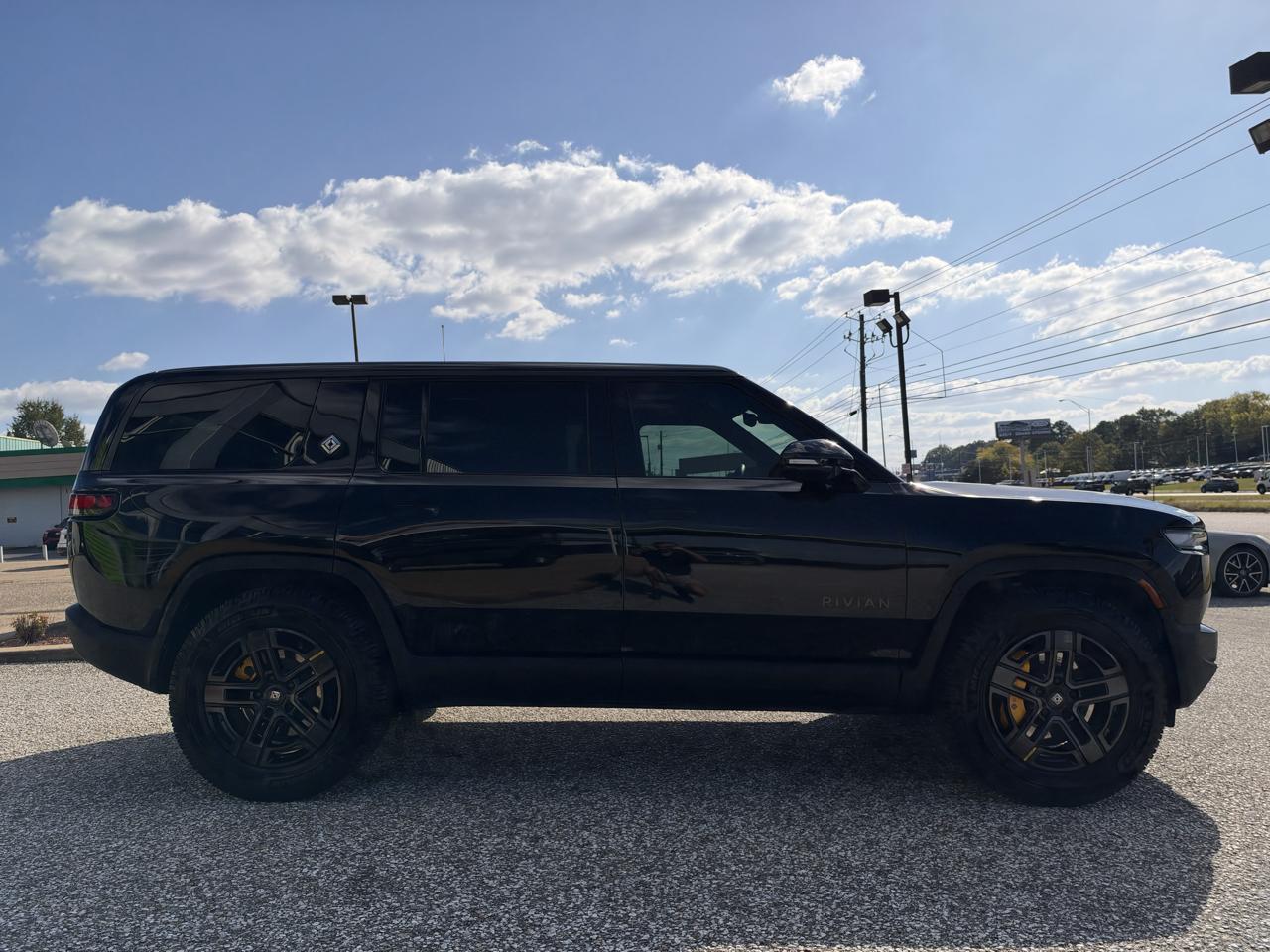 Rivian R1S Ascend Tri-Motor Max Pack 2025