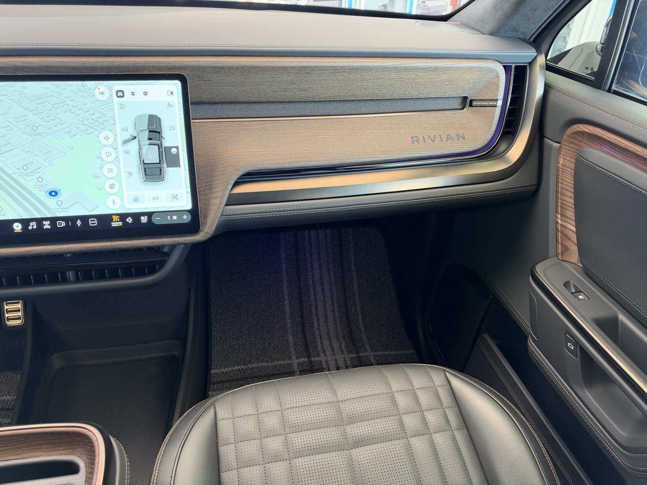 Rivian R1S Ascend Tri-Motor Max Pack 2025