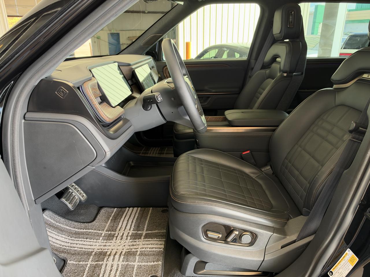 Rivian R1S Ascend Tri-Motor Max Pack 2025