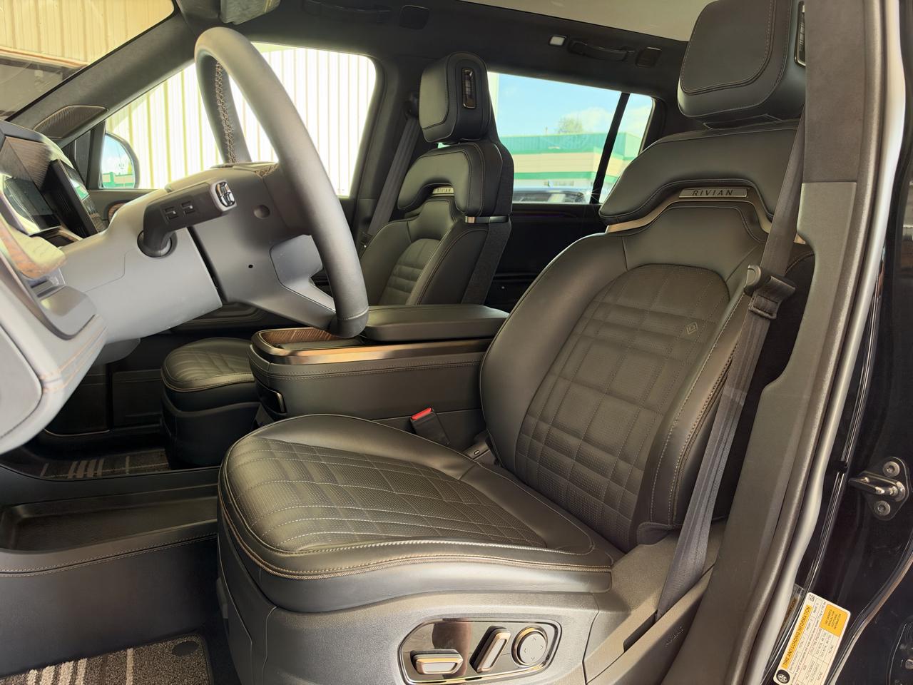 Rivian R1S Ascend Tri-Motor Max Pack 2025