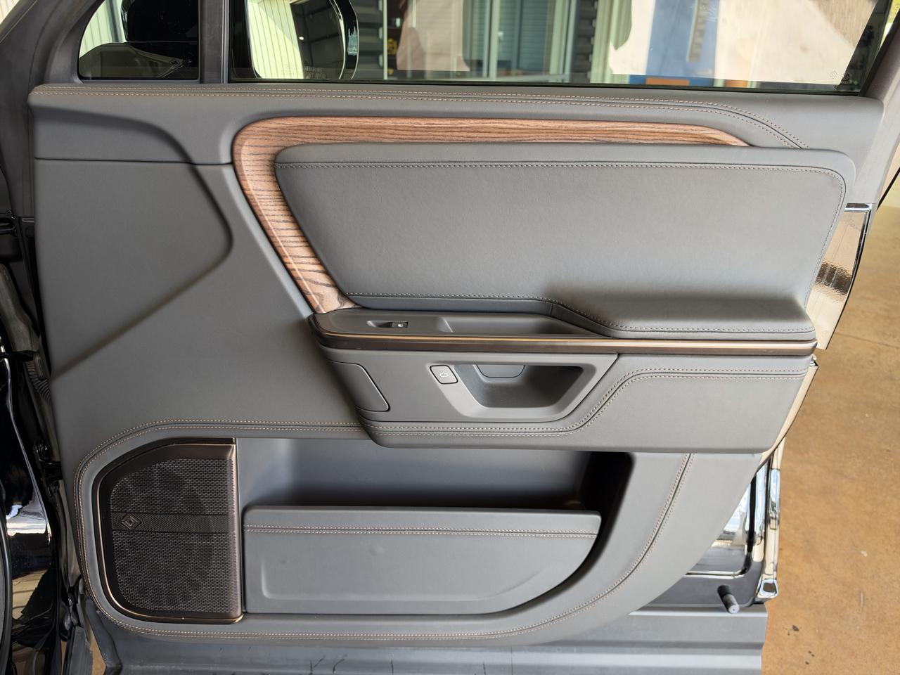 Rivian R1S Ascend Tri-Motor Max Pack 2025