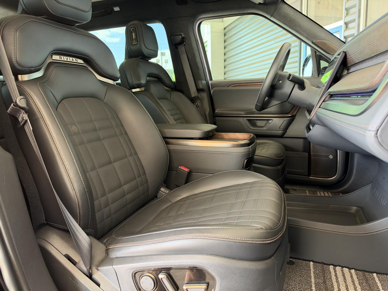 Rivian R1S Ascend Tri-Motor Max Pack 2025