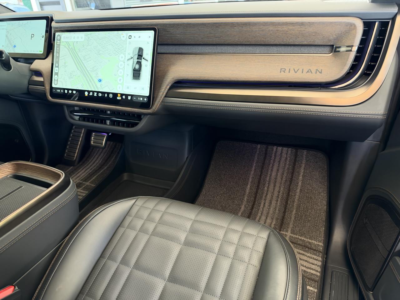 Rivian R1S Ascend Tri-Motor Max Pack 2025