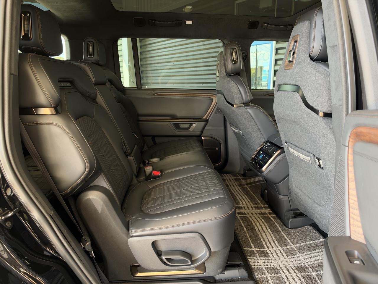 Rivian R1S Ascend Tri-Motor Max Pack 2025