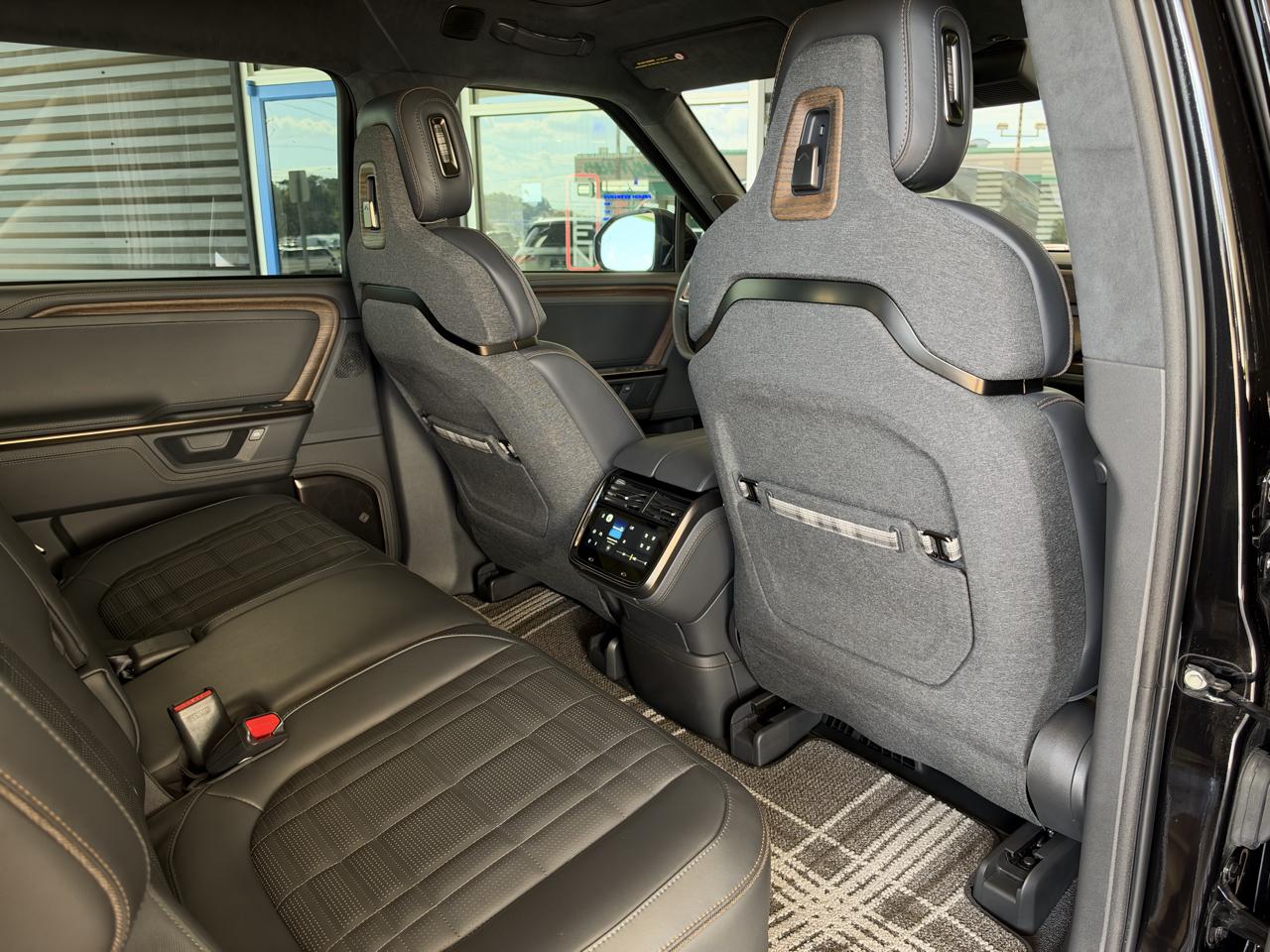 Rivian R1S Ascend Tri-Motor Max Pack 2025