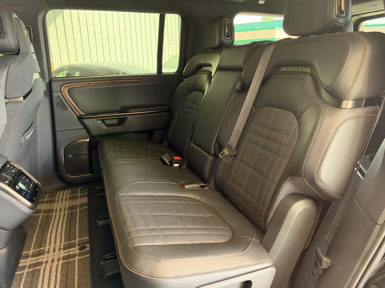 Rivian R1S Ascend Tri-Motor Max Pack 2025