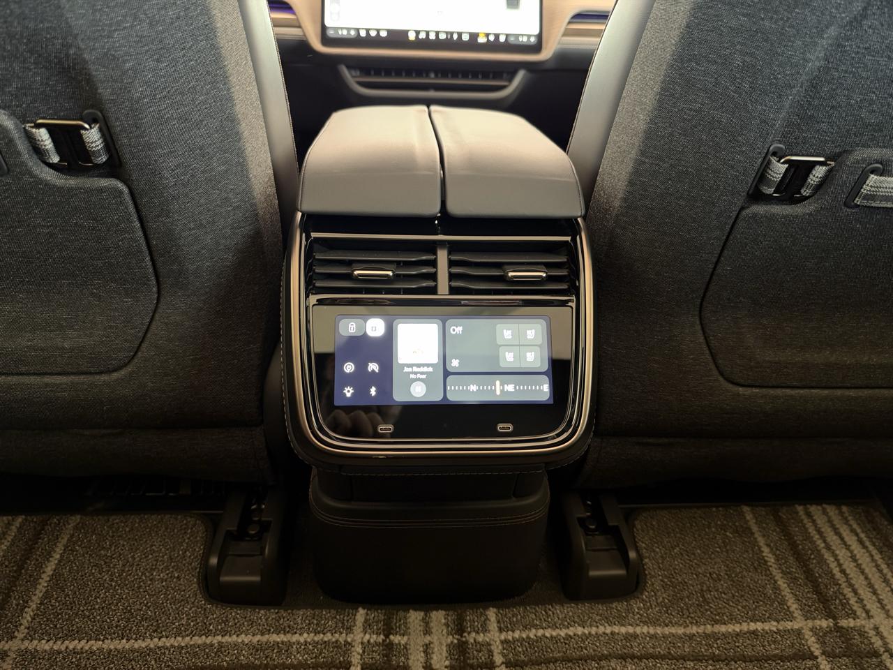 Rivian R1S Ascend Tri-Motor Max Pack 2025