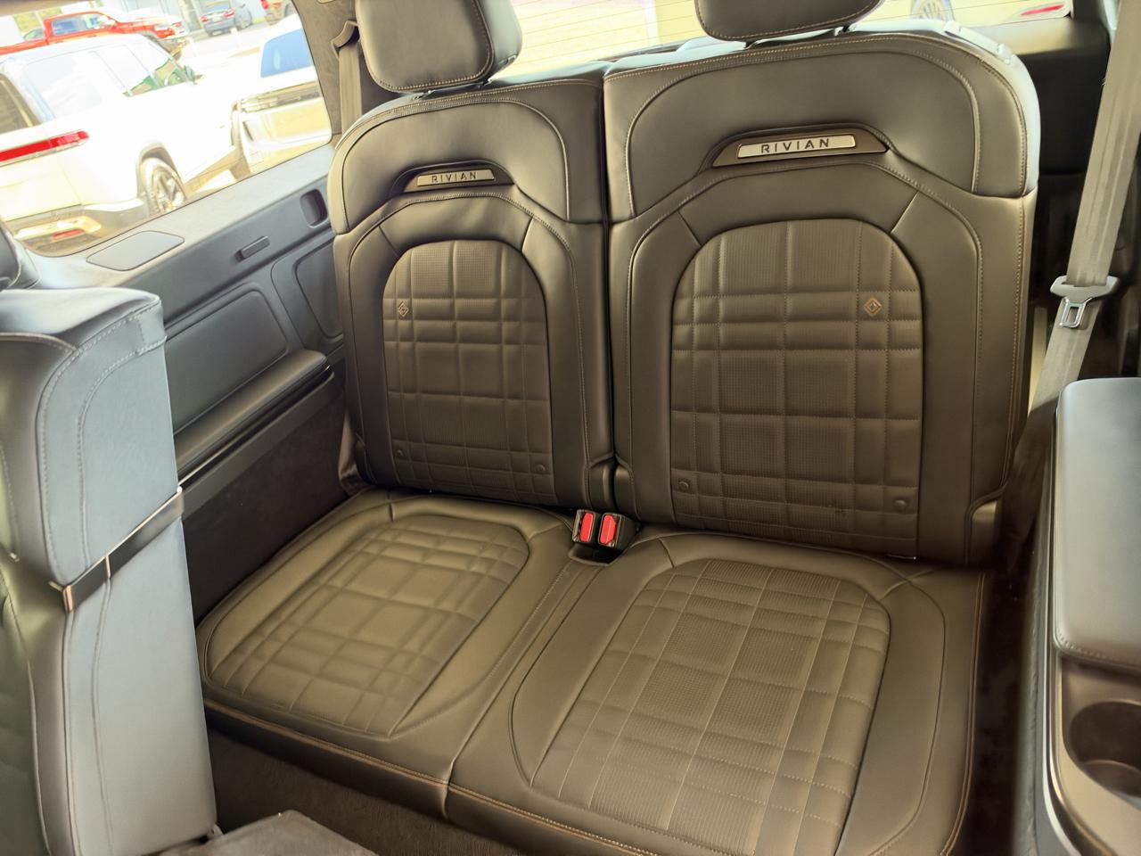 Rivian R1S Ascend Tri-Motor Max Pack 2025