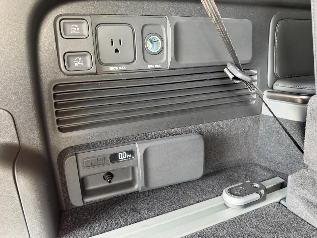 Rivian R1S Ascend Tri-Motor Max Pack 2025