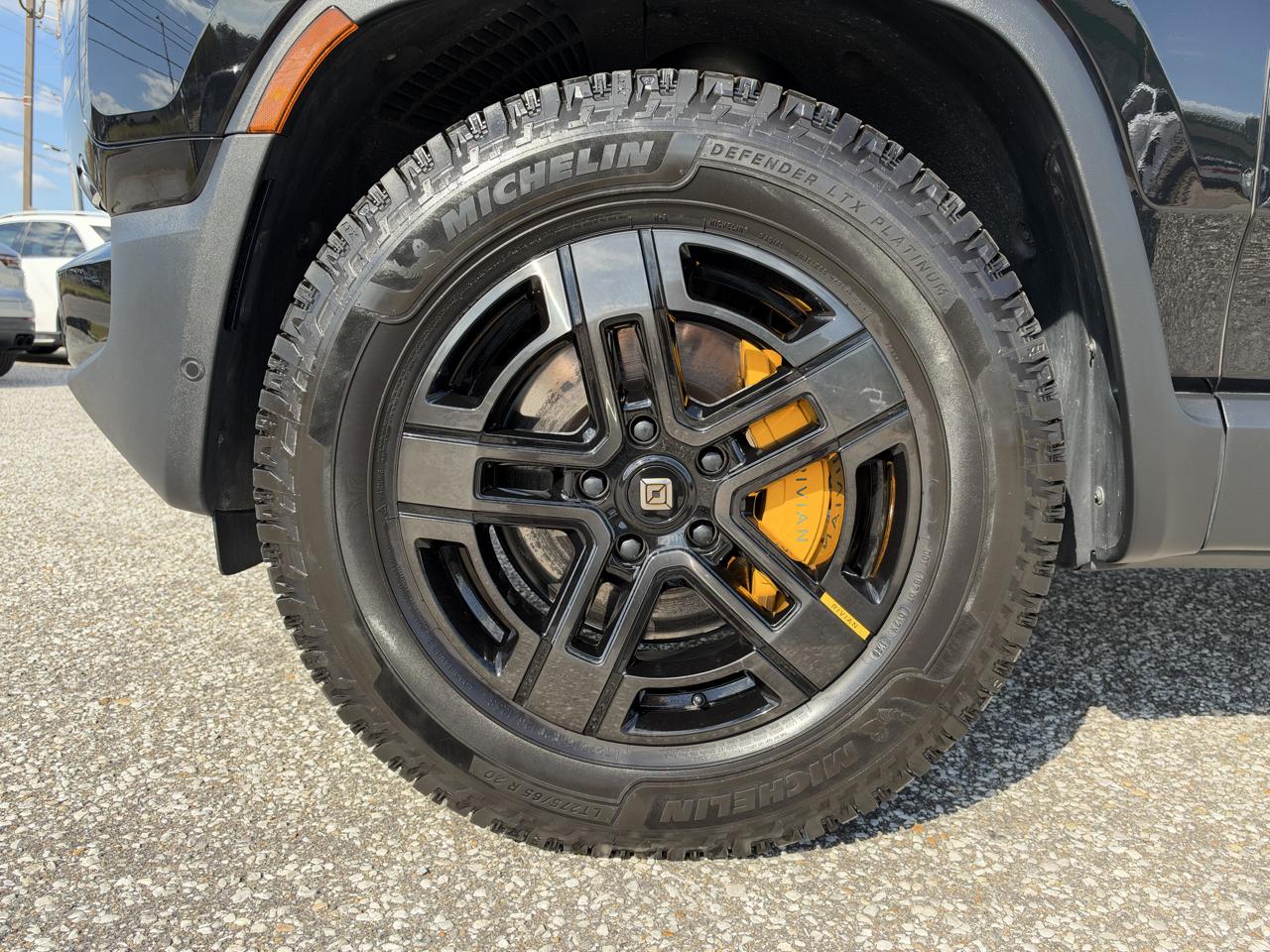 Rivian R1S Ascend Tri-Motor Max Pack 2025