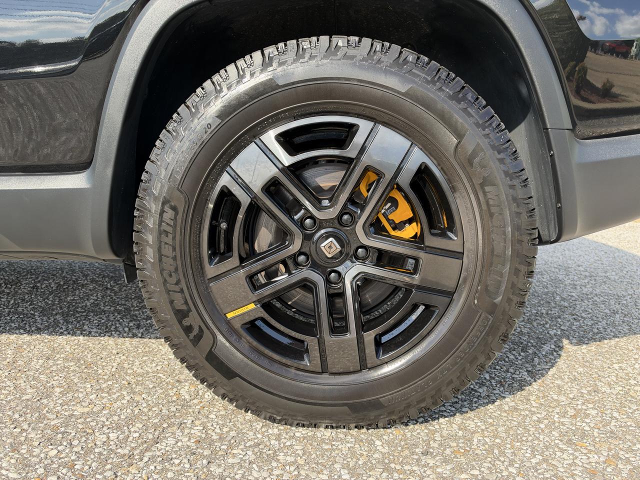 Rivian R1S Ascend Tri-Motor Max Pack 2025