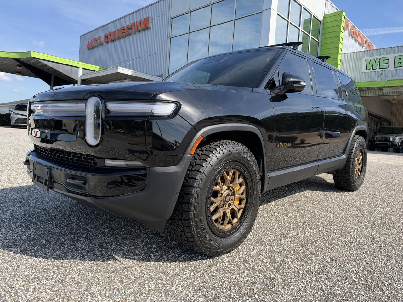Rivian R1S Ascend Tri-Motor Max Pack 2025