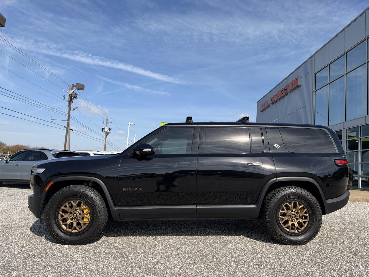 Rivian R1S Ascend Tri-Motor Max Pack 2025