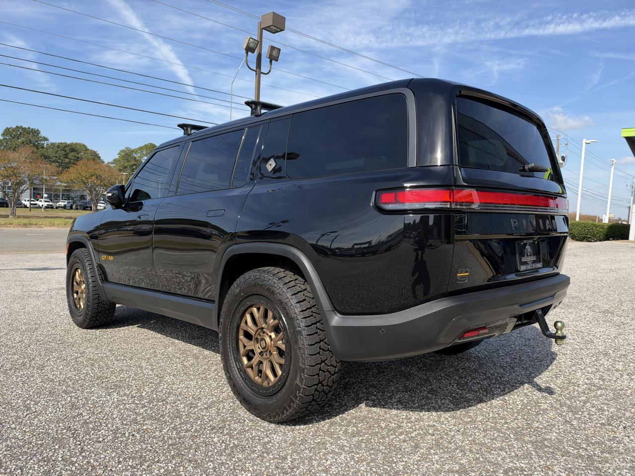 Rivian R1S Ascend Tri-Motor Max Pack 2025