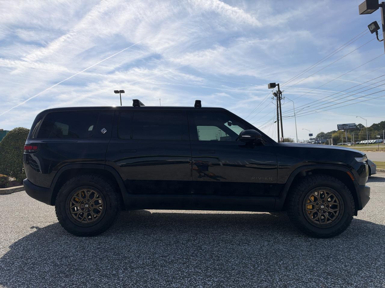 Rivian R1S Ascend Tri-Motor Max Pack 2025