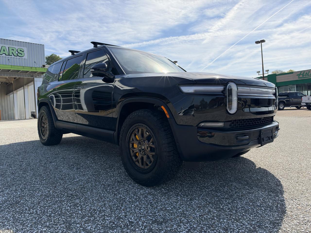 Rivian R1S Ascend Tri-Motor Max Pack 2025