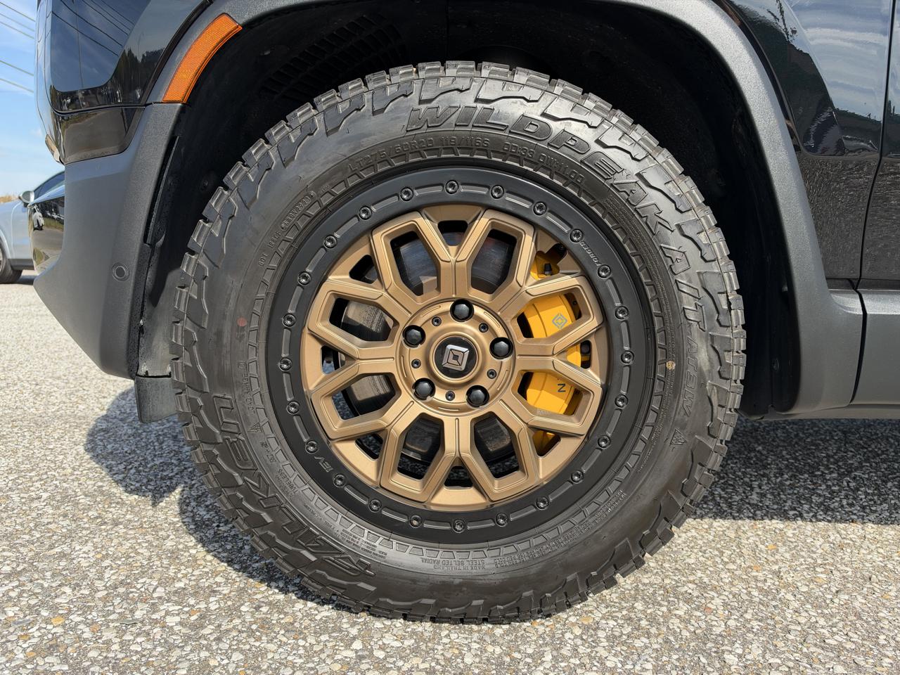 Rivian R1S Ascend Tri-Motor Max Pack 2025