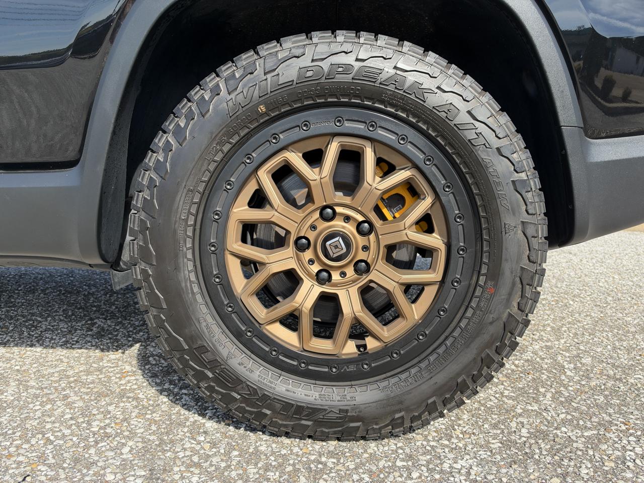 Rivian R1S Ascend Tri-Motor Max Pack 2025