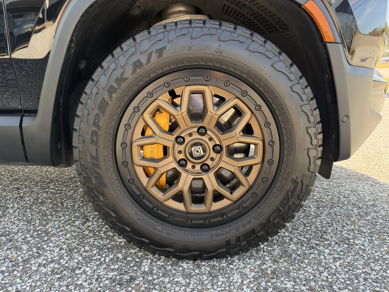 Rivian R1S Ascend Tri-Motor Max Pack 2025