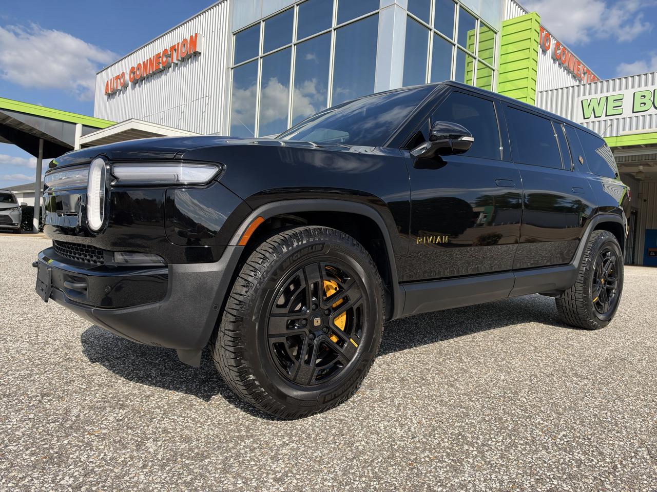 Rivian R1S Ascend Tri-Motor Max Pack 2025