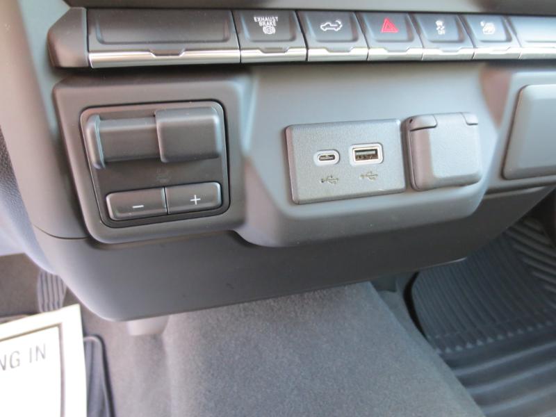 Chevrolet Silverado 2500HD Custom Crew Cab Short Box 4WD 2023