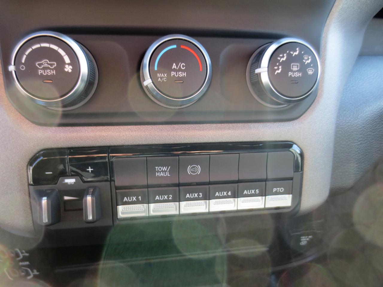 RAM 5500 Crew Cab LWB 4WD DRW 2022