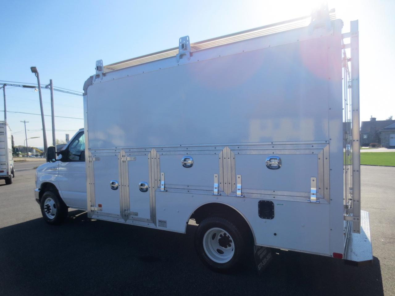 Ford Econoline E-450 2024