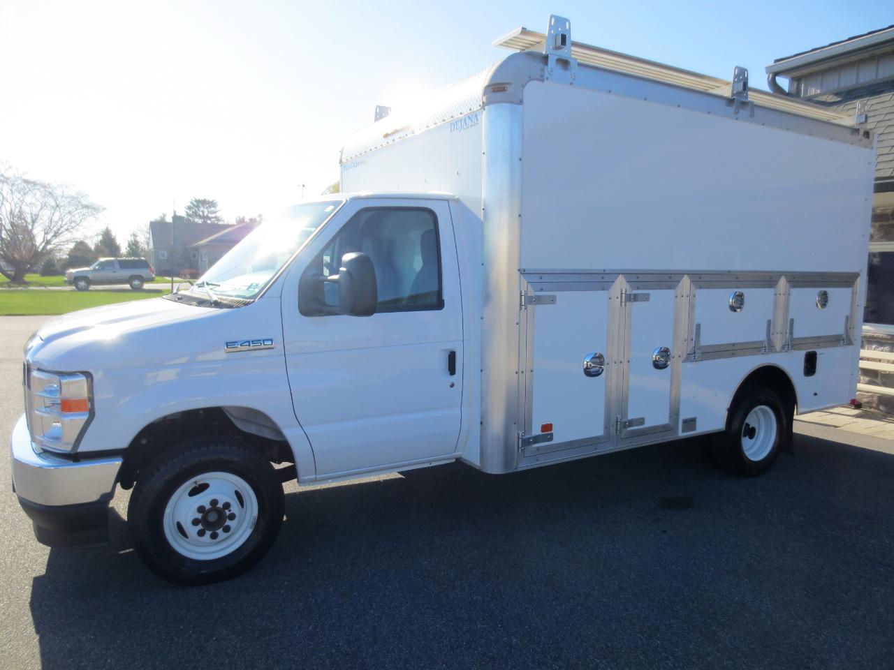 Ford Econoline E-450 2024