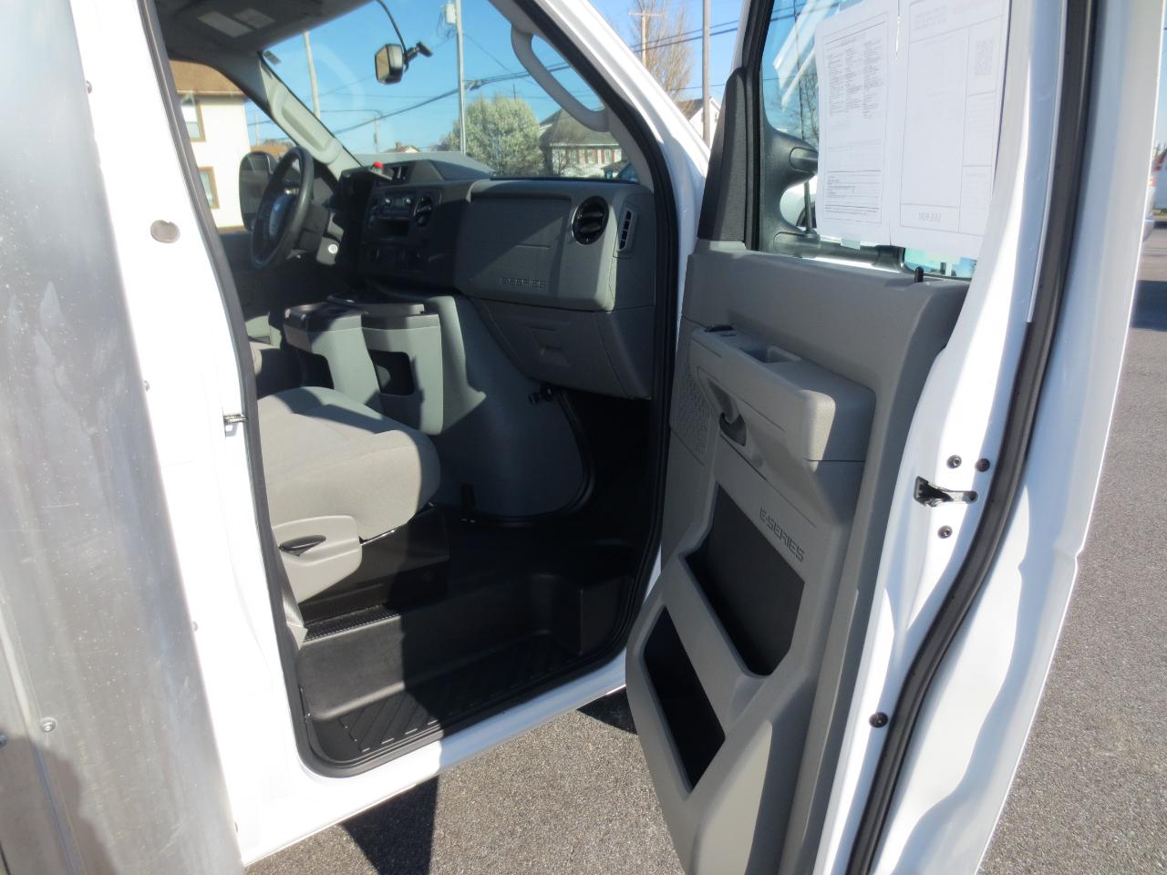 Ford Econoline E-450 2024