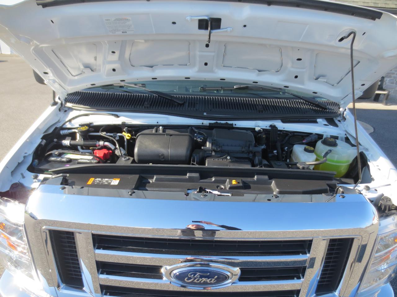 Ford Econoline E-450 2024