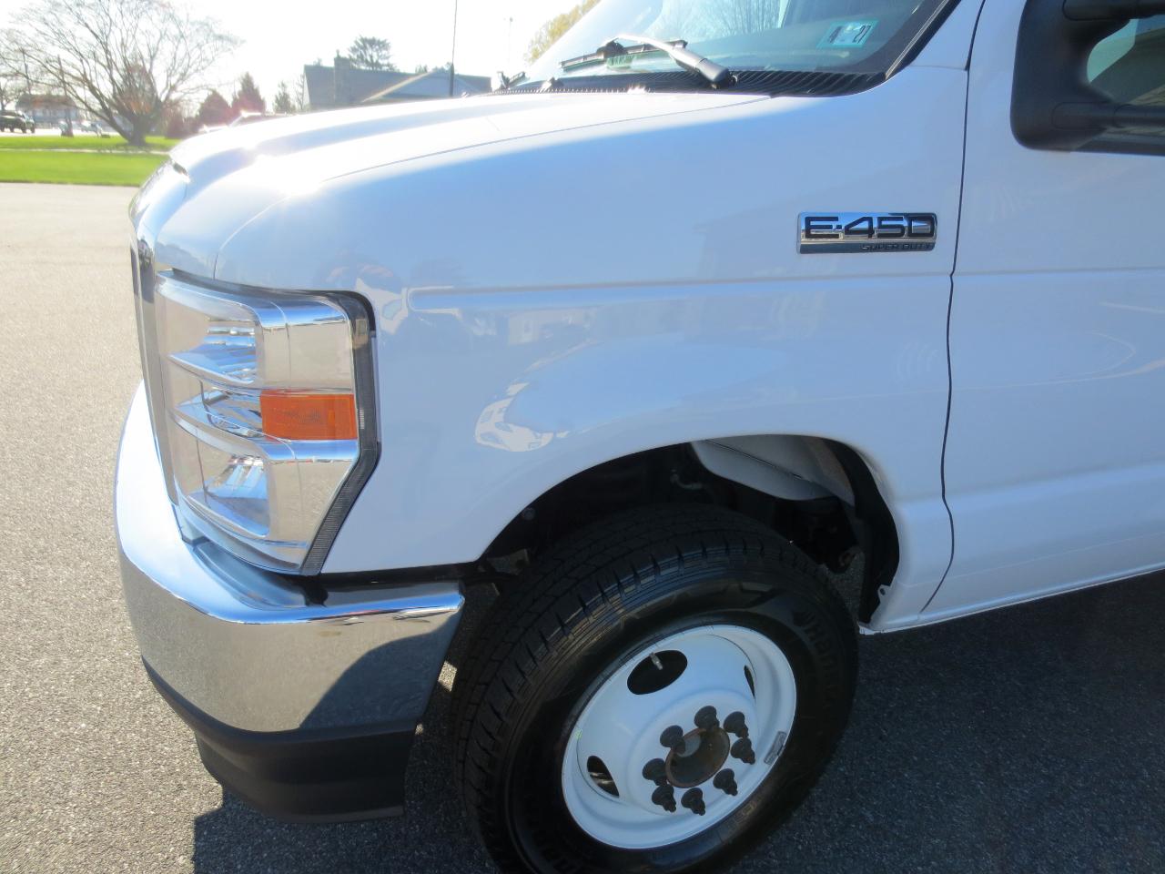 Ford Econoline E-450 2024