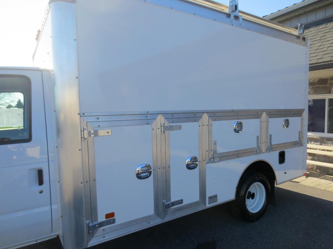 Ford Econoline E-450 2024