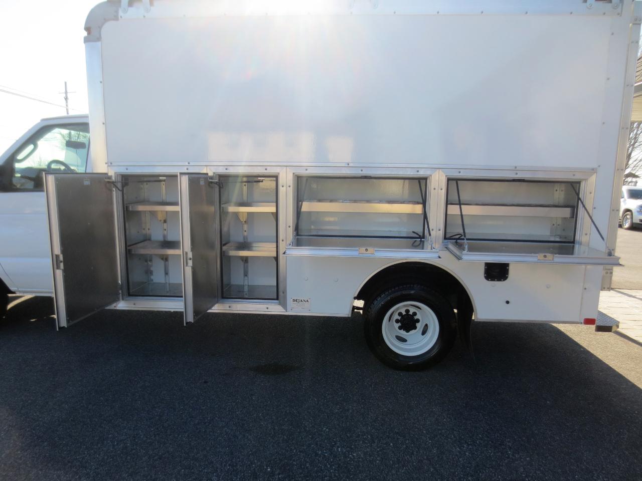 Ford Econoline E-450 2024