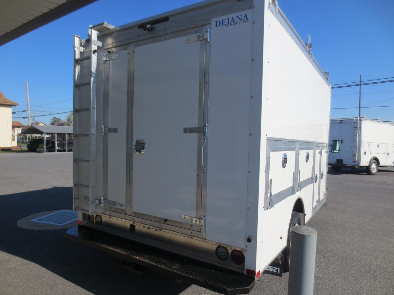 Ford Econoline E-450 2024