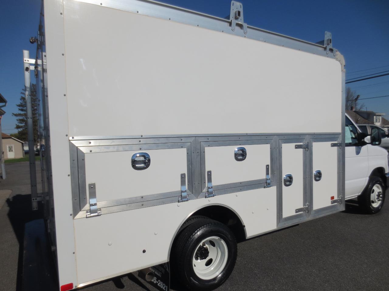 Ford Econoline E-450 2024