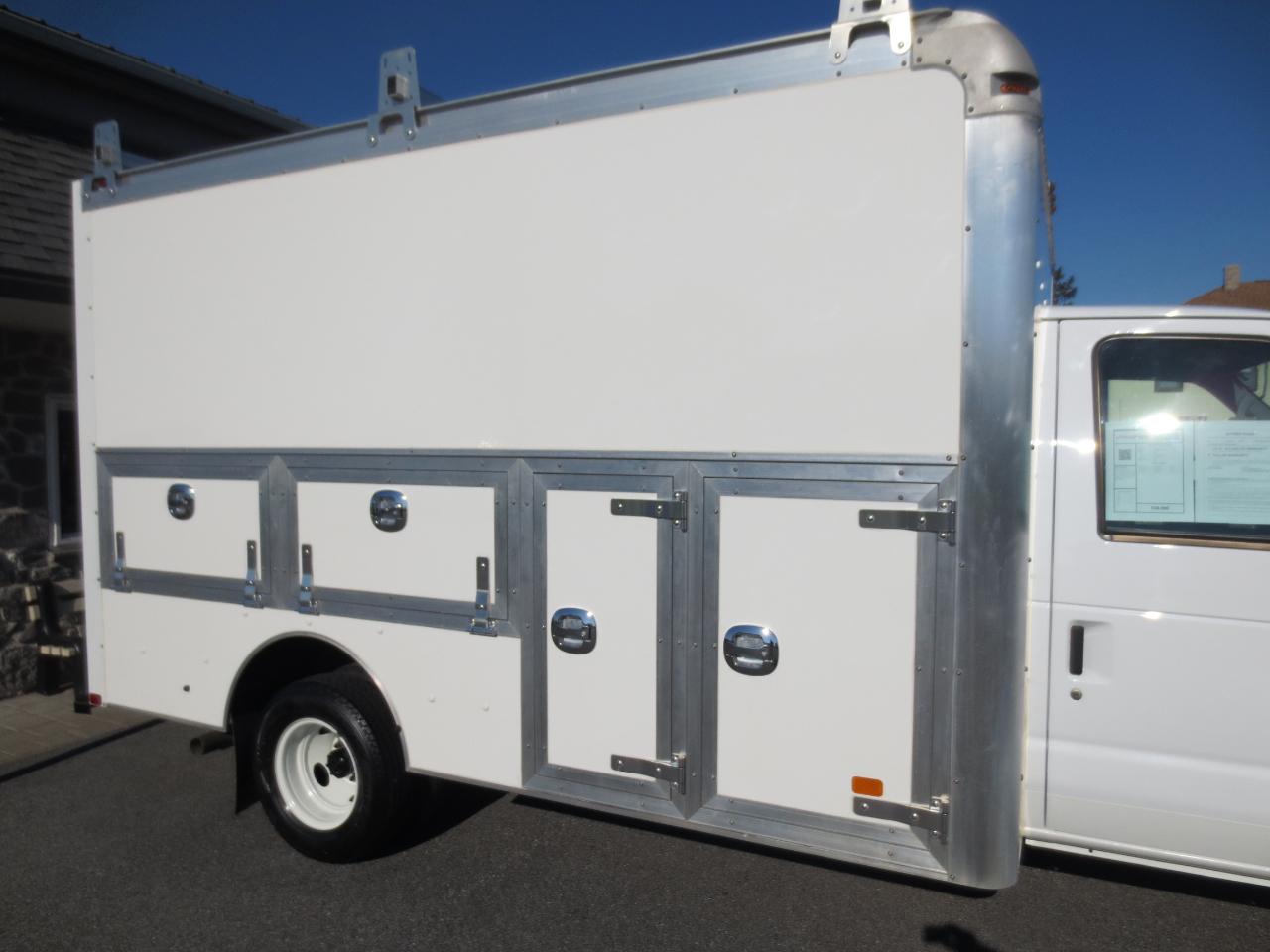 Ford Econoline E-450 2024