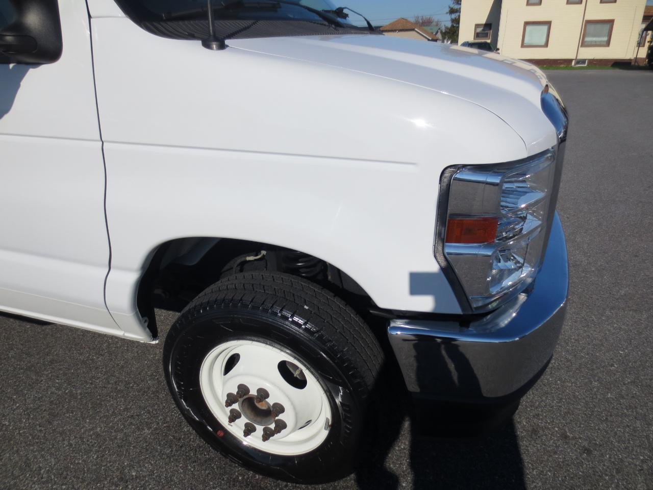 Ford Econoline E-450 2024